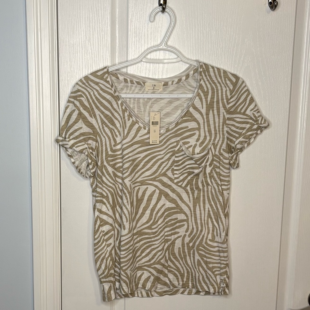T.La Anthropology Beige Zebra Print Short Sleeve Top
